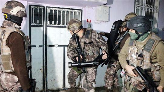 Türkische Polizisten nahmen 33 Razzien vor (Archivfoto).