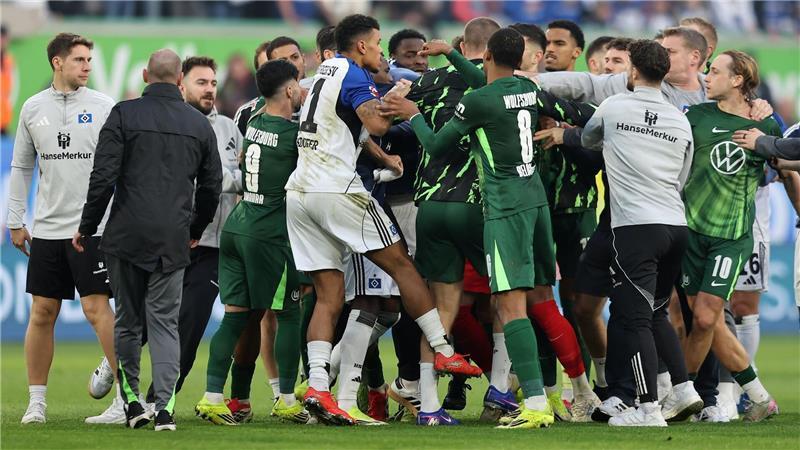 Tumulte nach dem Bundesligaspiel VfL Wolfsburg gegen Hamburger SV