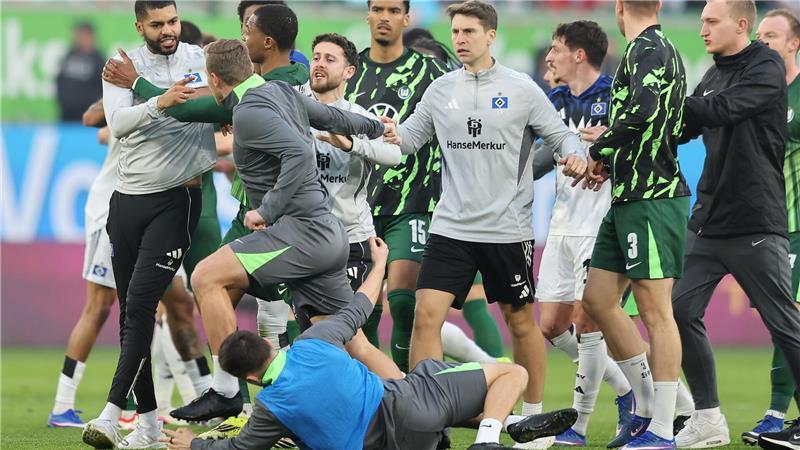 Tumulte nach dem Bundesligaspiel VfL Wolfsburg gegen Hamburger SV
