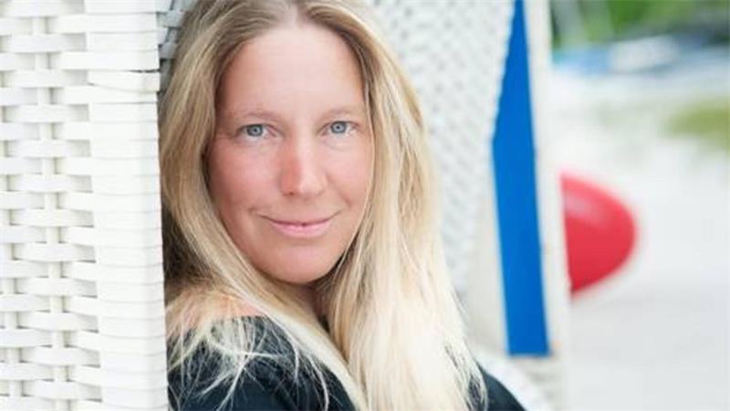 Theater im Hinterhof startet in die Saison: Das sind die Tipps des Leiters Turid Müller liest aus ihrem Krimi „Unter dem Strand“.