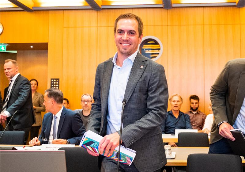 Turnierdirektor Philipp Lahm besuchte am Donnerstag die Hansestadt. Foto: dpa