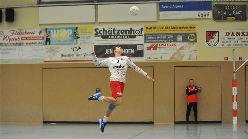 Faustball-Legende auf der Tribüne: Sein Sohn spielt für Wangersen U18-Weltmeister Marvin Becker spielt seit dieser Saison für den Zweitligisten MTV Wangersen.