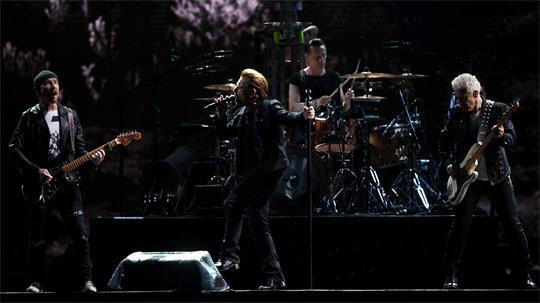 U2 begeisterten ihre Fans auch 2017 bei ihrer „The Joshua Tree“-Tour im Olympiastadion. (Archivbild)