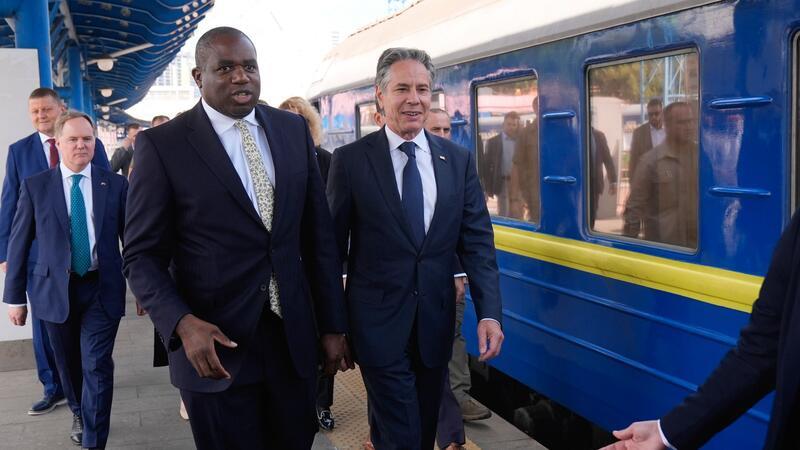 US-Außenminister Antony Blinken und der britische Außenminister David Lammy sind zu Gesprächen in die ukrainische Hauptstadt Kiew gereist.