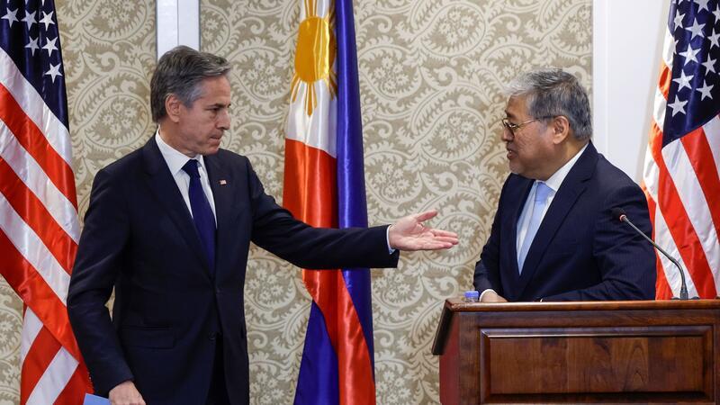 Blinken sichert Philippinen Unterstützung zu US-Außenminister Antony Blinken und der philippinische Außenminister Enrique Manalo: Die USA sichern den Philippinen angesichts zunehmender Spannungen mit China anhaltende Unterstützung zu.