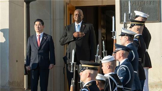 US-Außenminister Austin traf seinen südkoreanischen Amtskollegen in Washington. Hauptthema: Die von Nordkorea nach Russland entsandten Soldaten. 