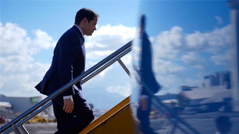 US-Außenminister Marco Rubio besteigt auf dem internationalen Flughafen La Aurora in Guatemala-Stadt ein Flugzeug auf dem Weg in die Dominikanische Republik.