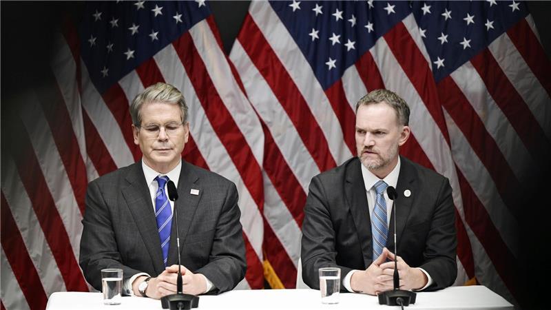 USA und China vertagen Entscheidung über Zollpause US-Finanzminister Scott Bessent (l) und der US-Handelsbeauftragte Jamieson Greer in Stockholm.