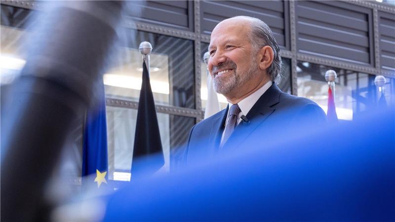 US-Handelsminister Howard Lutnick spricht mit Medien in Brüssel.