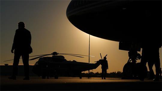 US-Präsident Donald Trump geht zum Hubschrauber.