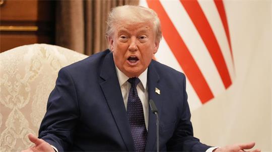 US-Präsident Donald Trump hatte nach seiner Anreise zum Nato-Gipfel erneut Ansprüche auf Grönland angemeldet.