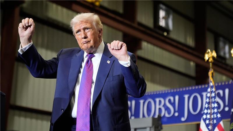 US-Präsident Donald Trump tanzt nach seiner Rede.