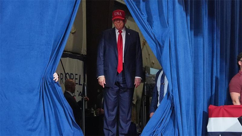 US-Präsident Donald Trump trifft in Gastonia ein.