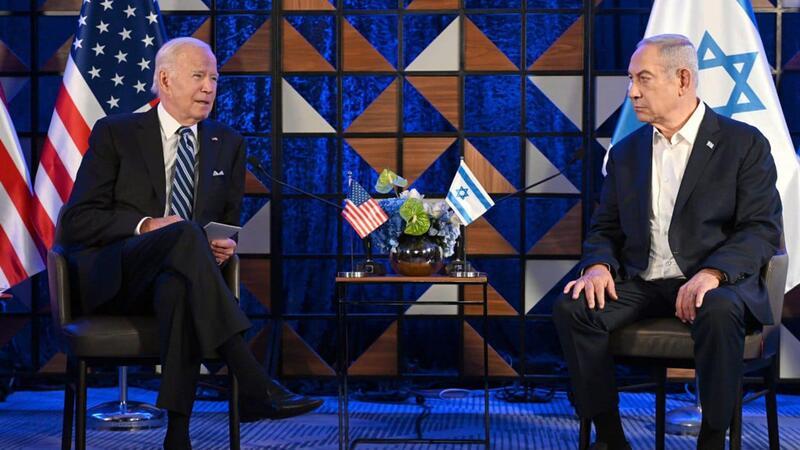 Zerwürfnis unter Verbündeten: Biden und Netanjahu im Clinch US-Präsident Joe Biden (l.) und Israels Premier bei einem Treffen in Tel Aviv im Oktober vergangenen Jahres.
