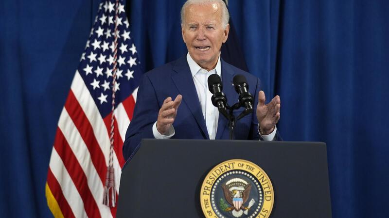 US-Präsident Joe Biden spricht in Rehoboth Beach, Delaware, über die Nachricht, dass bei einer Wahlkampfveranstaltung des republikanischen Präsidentschaftsbewerbers und ehemaligen US-Präsidenten Trump in Pennsylvania Schüsse gefallen sind.