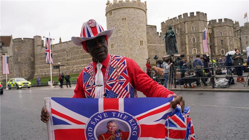US-Präsident Trump besucht Großbritannien - Royal-Fan vor Schloss Windsor