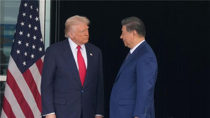 US-Präsident Trump (l) hatte Chinas Staatschef Xi zuletzt in Südkorea getroffen. (Archivbild)