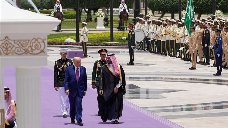 US-Präsident Trump wurde in Riad mit militärischen Ehren empfangen. 
