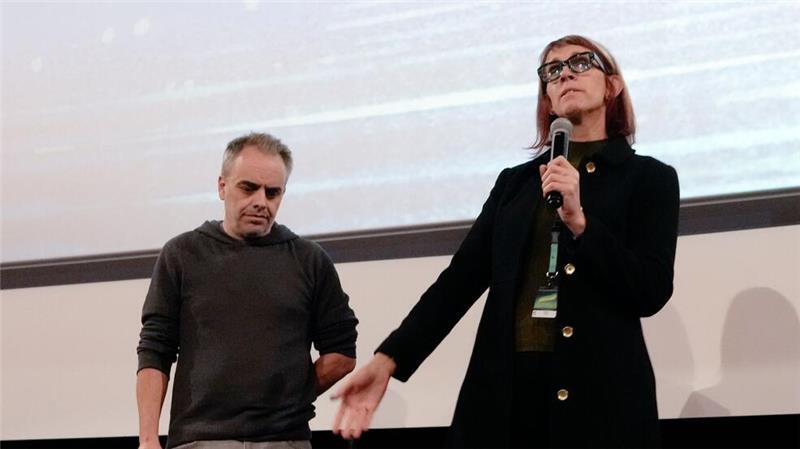 US-Regisseur Joel Souza und Kamerafrau Bianca Cline bei der Premiere.