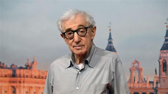 US-Regisseur Woody Allen nimmt mit 90 Jahren seinen 51. Film in Arbeit. 