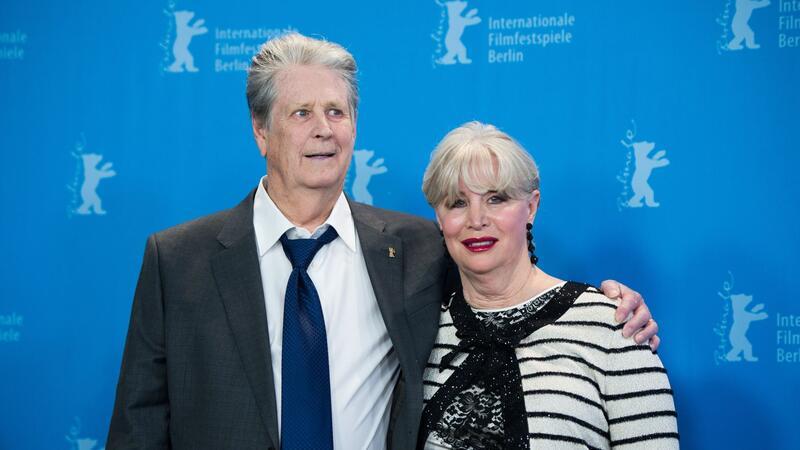 Brian Wilson trauert um seine Ehefrau US-Sänger Brian Wilson und seine Frau und Managerin Melinda Ledbetter 2015 auf der Berlinale in Berlin.