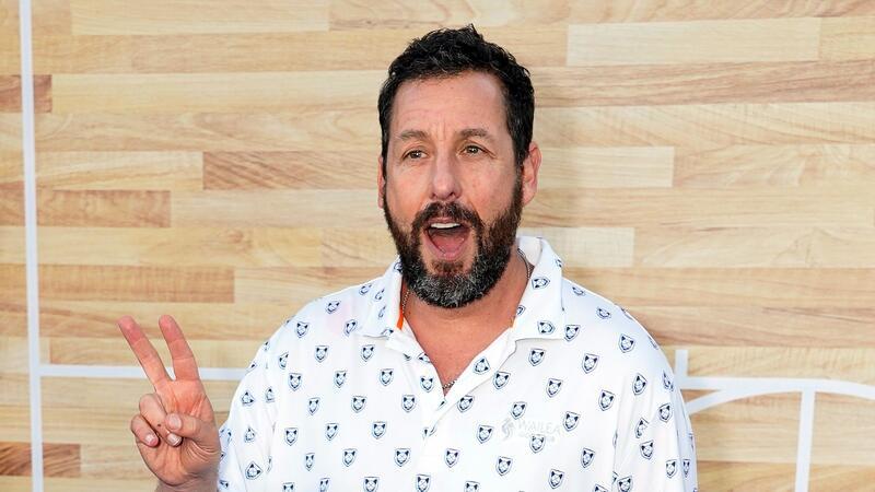Adam Sandler: Tochter wollte Kuss-Szenen verhindern US-Schauspieler Adam Sandler hat zwei Töchter mit seiner Frau Jackie.