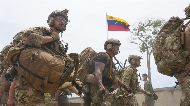 US-Truppen treffen in La Guairaein bei den Hilfsmaßnahmen ein.
