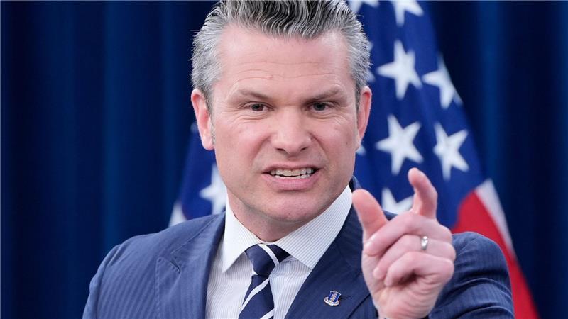 Bilder des Tages US-Verteidigungsminister Pete Hegseth spricht während einer Pressekonferenz im Pentagon zu den US-Angriffen auf Atomanlagen im Iran.