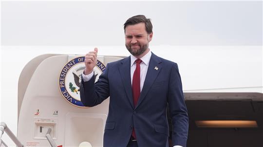 US-Vizepräsident J.D. Vance trifft zu Gesprächen mit Vertretern des Iran in Islamabad ein.