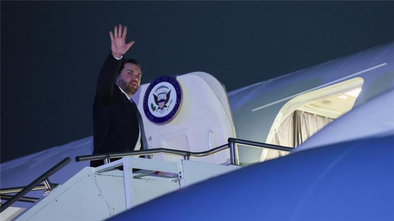 Wahlkampf-Kontrahenten vereint gegen Attacken von Trump-Vize US-Vizepräsident Vance reiste am Freitag wieder ab - und ließ viele in München irritiert zurück.