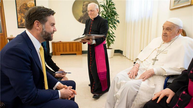 JD Vance spricht Christen weltweit sein Mitgefühl aus US-Vizepräsident Vance traf sich am Ostersonntag mit Papst Franziskus