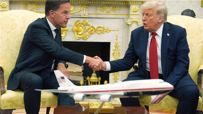 Trump erhöht Druck auf Putin - Warum er umsteuert USA und Nato sprechen über Waffendeal.