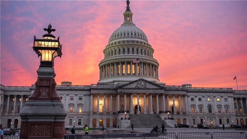 USA vor Shutdown: Das Kapitol ist in der Abenddämmerung zu sehen.
