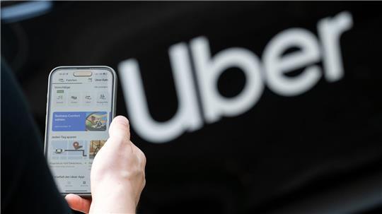 Uber führt in Deutschland eine neue In-App-Funktion ein, die es Fahrgästen erlaubt, während der Fahrt den Ton im Fahrzeug aufzuzeichnen. (Symbolbild)