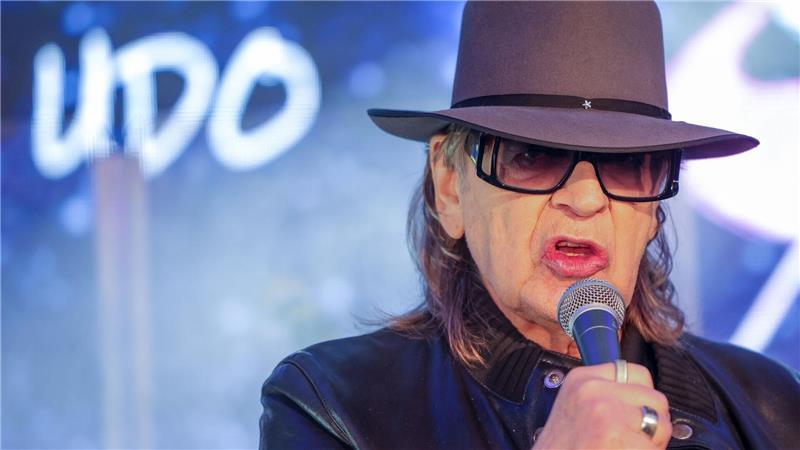 Udo Lindenberg, Panikrocker und Maler, singt bei der Eröffnung einer Ausstellung seiner Werke unter dem Motto «Keine Panik in Werl – Das Udo Lindenberg Universum».