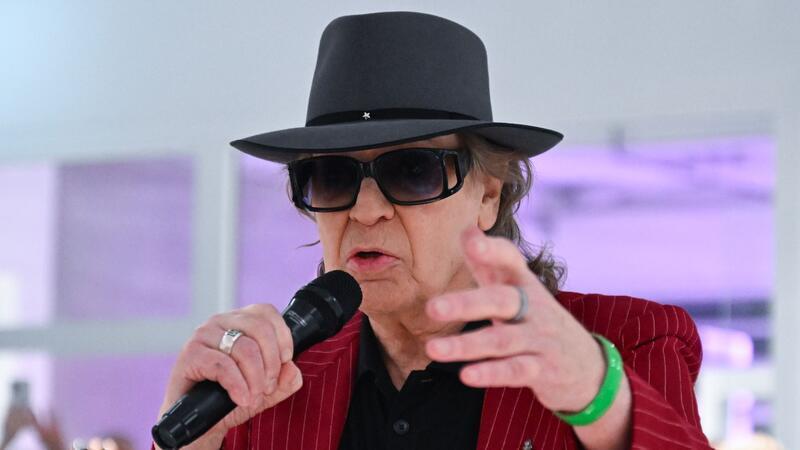 Udo Lindenberg fordert Wähler auf, genau hinzugucken und nicht nur nach dem Plakat, sondern auch nach dem Kleingedruckten, also dem Wahlprogramm zu schauen. (Archivbild)