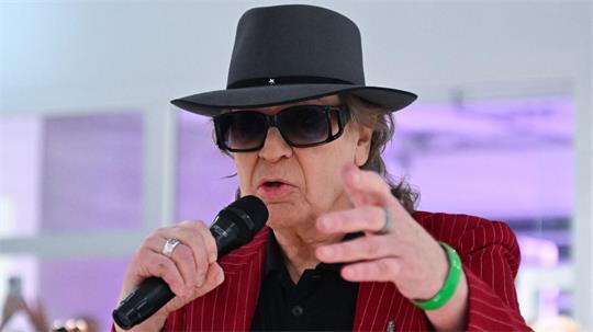 Udo Lindenberg muss seine krankheitsbedingte Auszeit verlängern und hat einen Termin in Calw abgesagt. (Archivfoto)