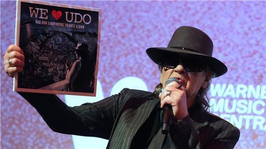 Udo Lindenberg wird im Mai 80 – zum Geburtstag hat er vorzeitig ein Album mit seinen Liedern geschenkt bekommen. Die Klassiker und teils unbekannten Songs wurden dafür komplett neu interpretiert.