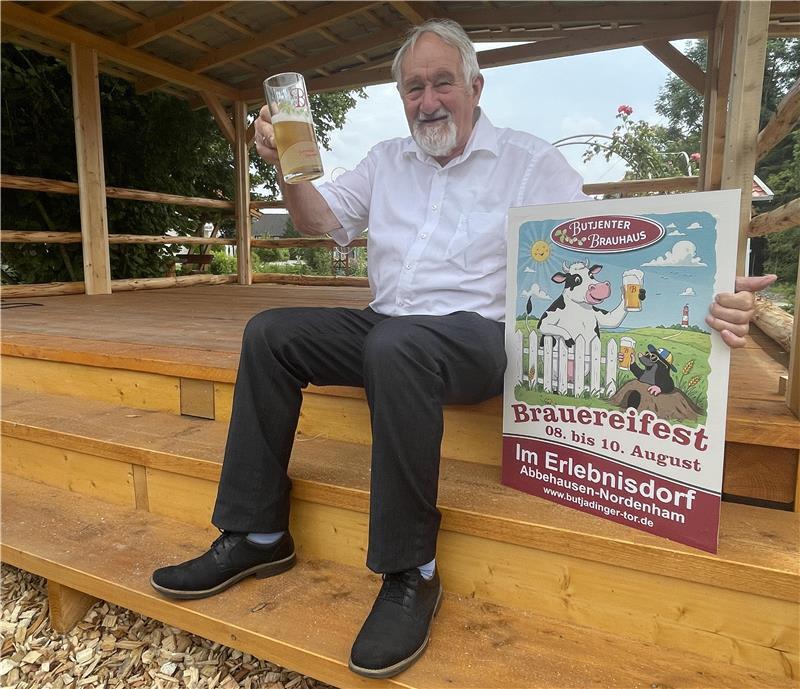 Udo Venema lädt zu einem dreitägigen Brauereifest in sein Erlebnisdorf in Abbehausen ein. Der Braumeister Andreas Christiani kreiert für das Wochenende ein Kapitän’s Ale und ein Butjenter Roggenbräu.