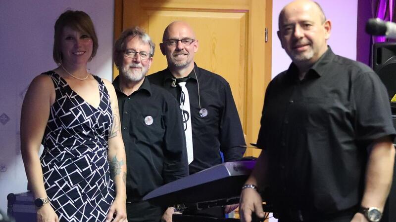 Udos Tanzband (von links): Julia Rathjens, Udo Zielke, Maik Führer und Frank Hollmann.