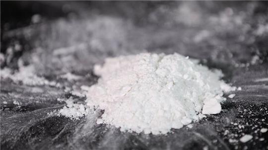 Über 1,8 Kilogramm Kokain (Symbolfoto) und gut 30 Kilogramm Cannabis mit einem Straßenverkaufswert von 588.000 Euro hat ein Drogenhändler aus Bremervörde über Dealer an Konsumenten verkauft.