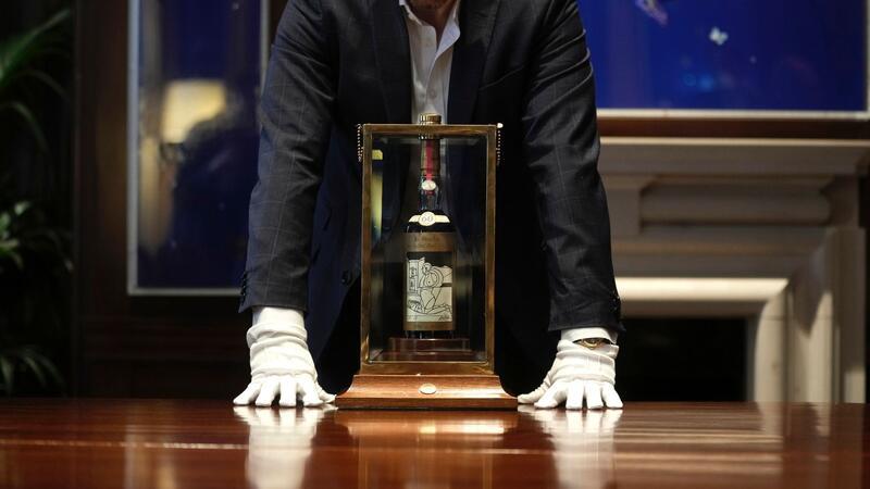 Weltrekordpreis für Whisky: 2,1 Millionen Pfund Über 2,1 Millionen Pfund war einem Käufer die Flasche des „The Macallan 1926 Adami“ wert.