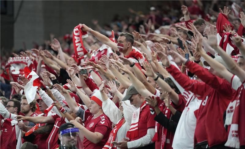 Über 22.000 Zuschauer waren im Parken Stadion in Kopenhagen zugelassen.Foto: Martin Meissner/Pool AP/dpa