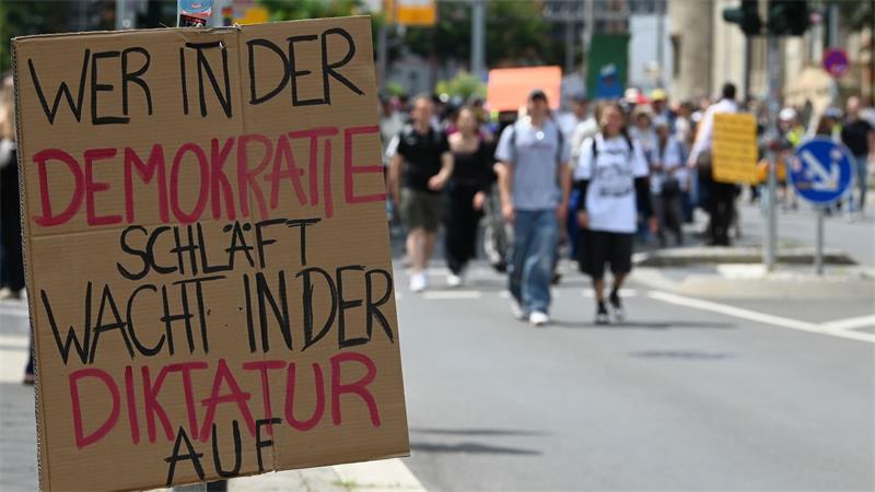 Über 30.000 Menschen beteiligten sich an Protesten gegen AfD-Parteitag. 