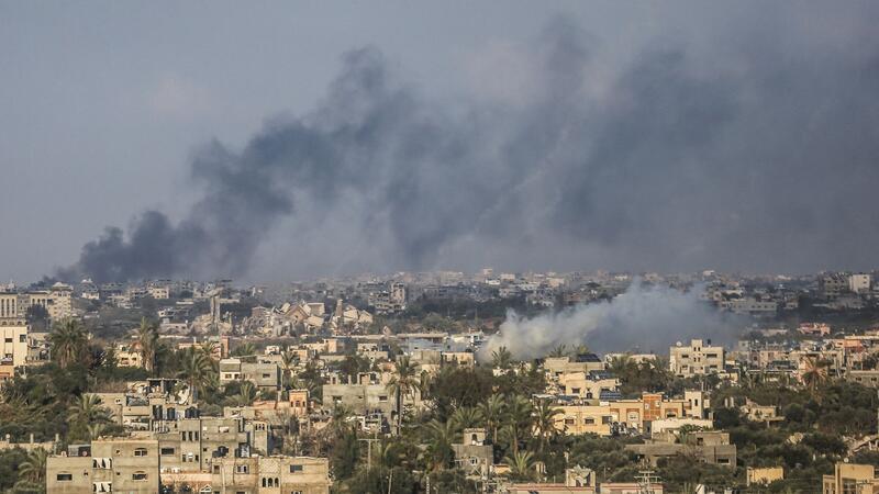 Keine Waffenruhe für Gaza - Netanjahu bleibt entschlossen Über Gaza-Stadt steigt dichter Rauch infolge von israelischen Angriffen auf.