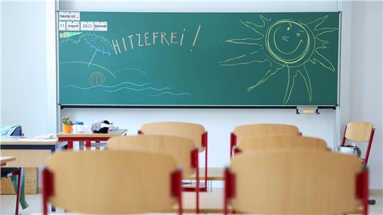 Über Hitzefrei entscheiden die jeweiligen Schulleitungen (Symbolbild).