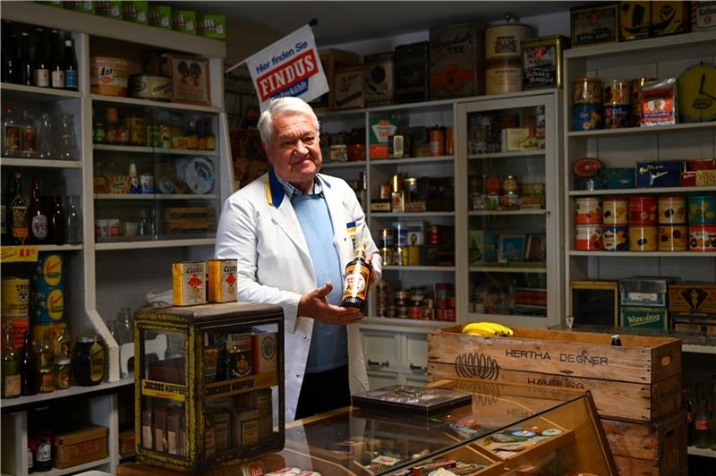 Über Jahre sammelte Reiner Klintworth alte Dinge. Aus Tausenden von ihnen ist nun die Helmster Heimatstube zusammengesetzt. Fotos: Ahrens
