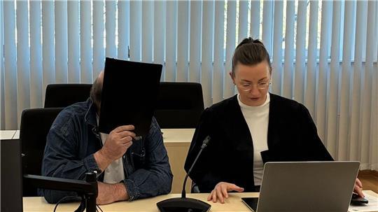 Über Jahre soll der Angeklagte unter anderem seine Stieftochter sexuell missbraucht haben. 