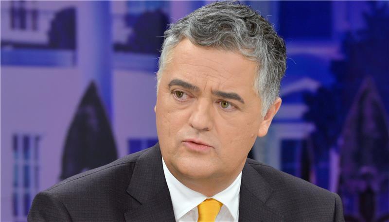 Nach Beschwerden über Star-Moderator Fornoff: ZDF zieht Konsequenzen Matthias Fornoff, Moderator, vertritt Maybrit Illner wegen Krankheit, aufgenommen am 02.02.2017 während der ZDF-Talksendung "Maybrit Illner" .