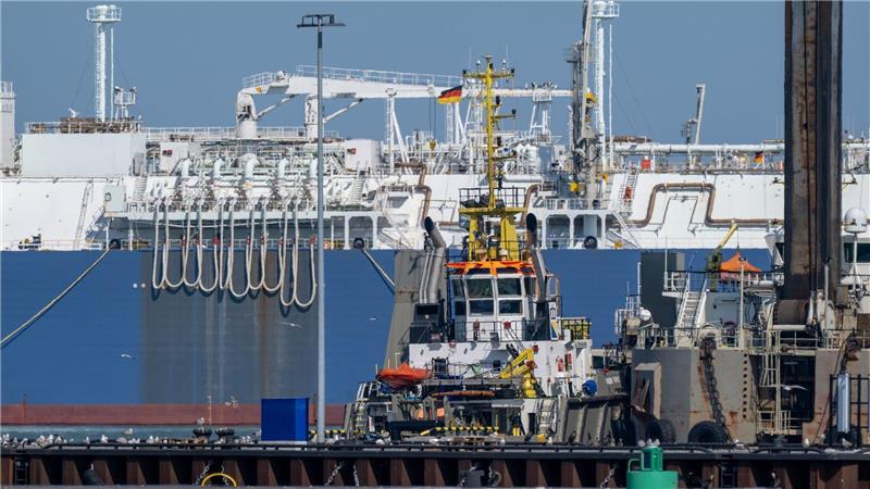 Ostsee-Terminal legt bei LNG-Importen kräftig zu - Was ist mit Stade? Über das Regasifizierung-Schiff „Neptune“ im Rügener Hafen Mukran wurde zuletzt vergleichsweise viel Gas eingespeist.